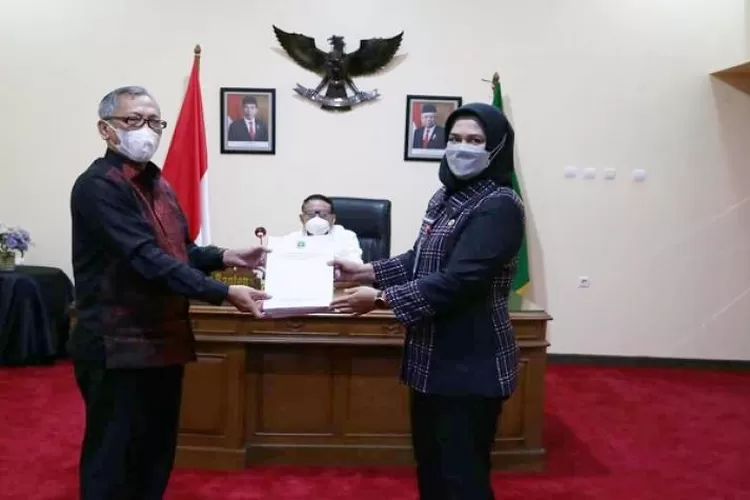 Penyerahan di Ruang Rapat Rumah Dinas Gubernur Banten Jl. Jenderal Ahmad Yani No. 158 Kota Serang (Kamis, 28/1/2021).