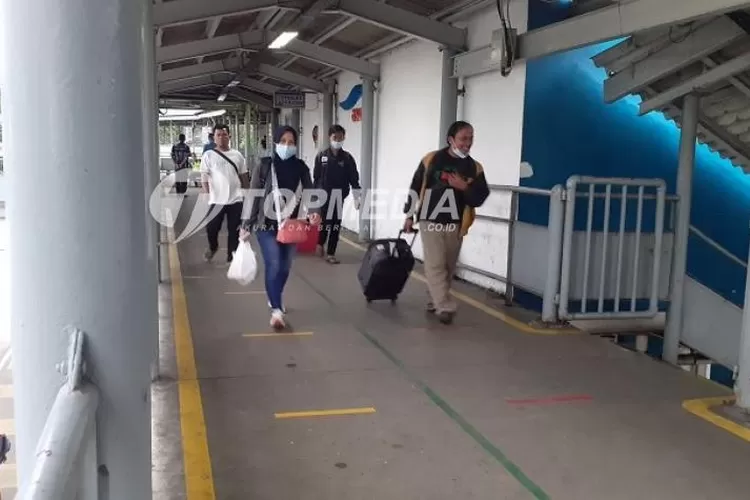 Suasana Pelabuhan Merak pada liburan Natal 2020 dan tahun baru 2021. (Firasat/TOPmedia)