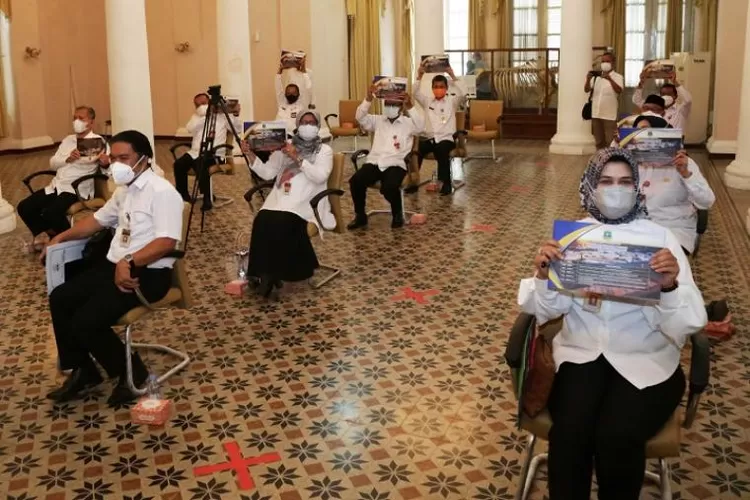 Para kepala OPD di lingkup Pemprov Banten saat mengikuti kegiatan penyerahan DPA tahun anggaran 2021 di Gedung Negara Provinsi Banten, Kota Serang, Rabu (13/1/2021).