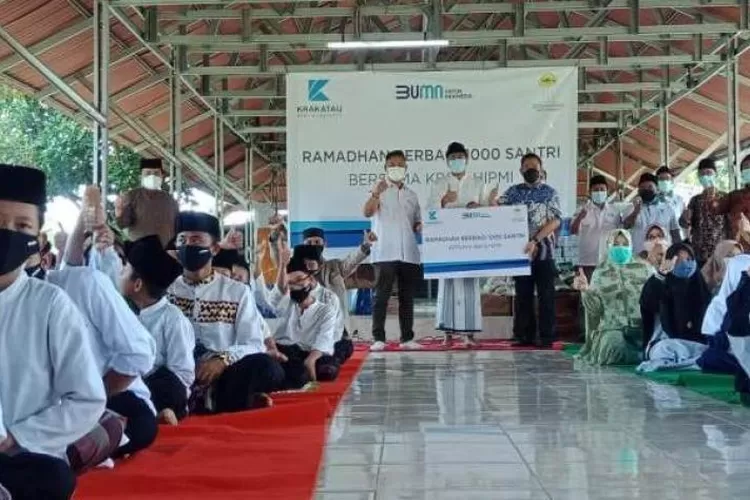 Direktur Utama PT KBS, Akbar Djohan pada saat di Ponpes Al Khairiyah Citangkil, Cilegon, Rabu (21/04).