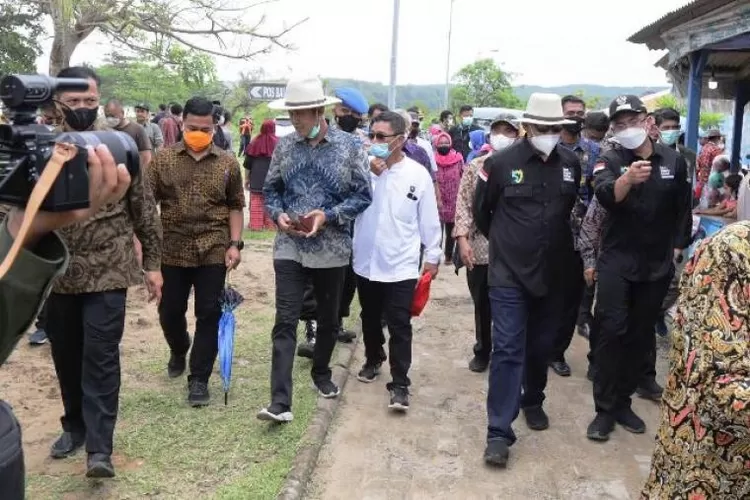 Gubernur Banten, Wahidin Halim dan Wakil Gubernur Banten Andika Hazrumy sedang melaksanakan Safari Pembangunan ke Kawasan Wisata Sawarna Kab. Lebak (Foto : Topmedia)