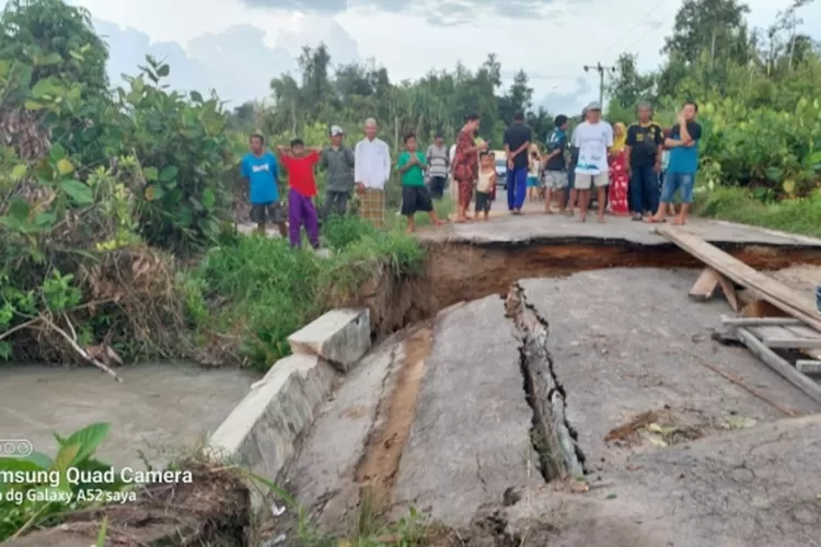 Jalan Desa Tepus Putus Akses Antar Desa Lumpuh Total Wow Babel