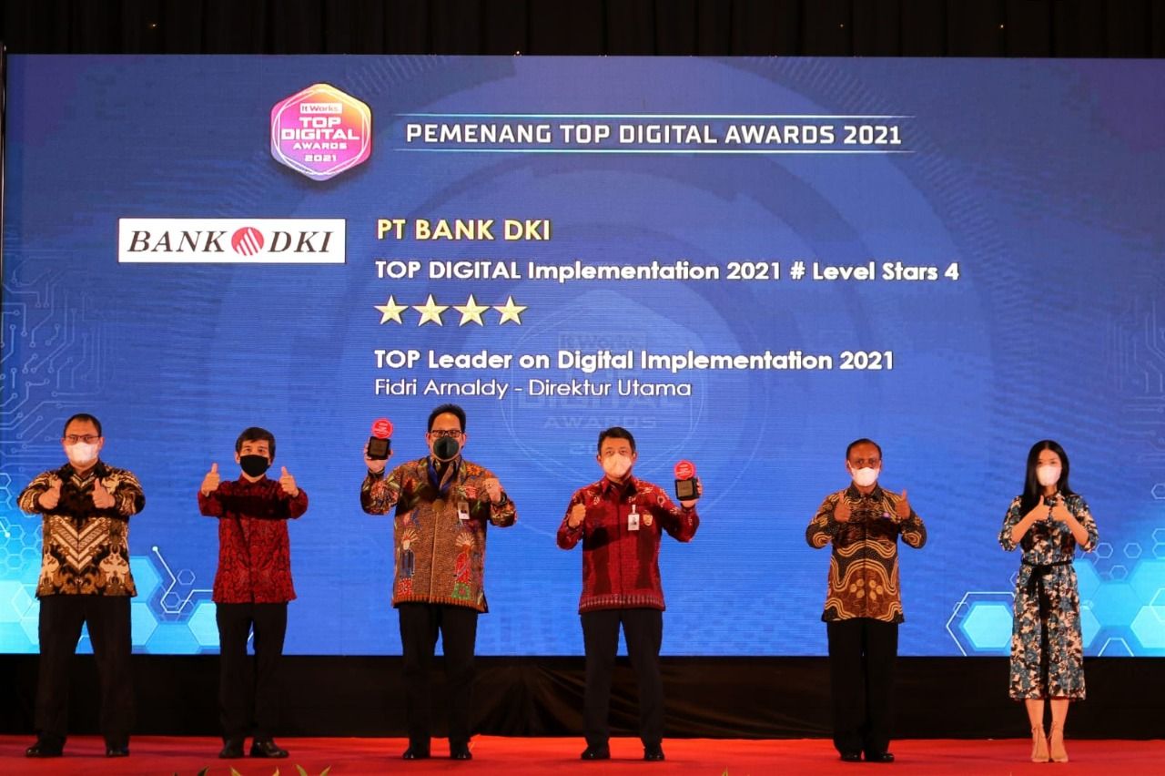 Bank BUMD ini akhir tahun lalu mendapatkan penghargaan Top Digital Implementation 2021 bintang #4 dari majalah ItWorks pada Top Digital Awards 2021. Bank DKI juga mendapatkan penghargaan Top Leader on Digital Implementation yang diberikan kepada Direktur Utama Bank DKI, Fidri Arnaldy.