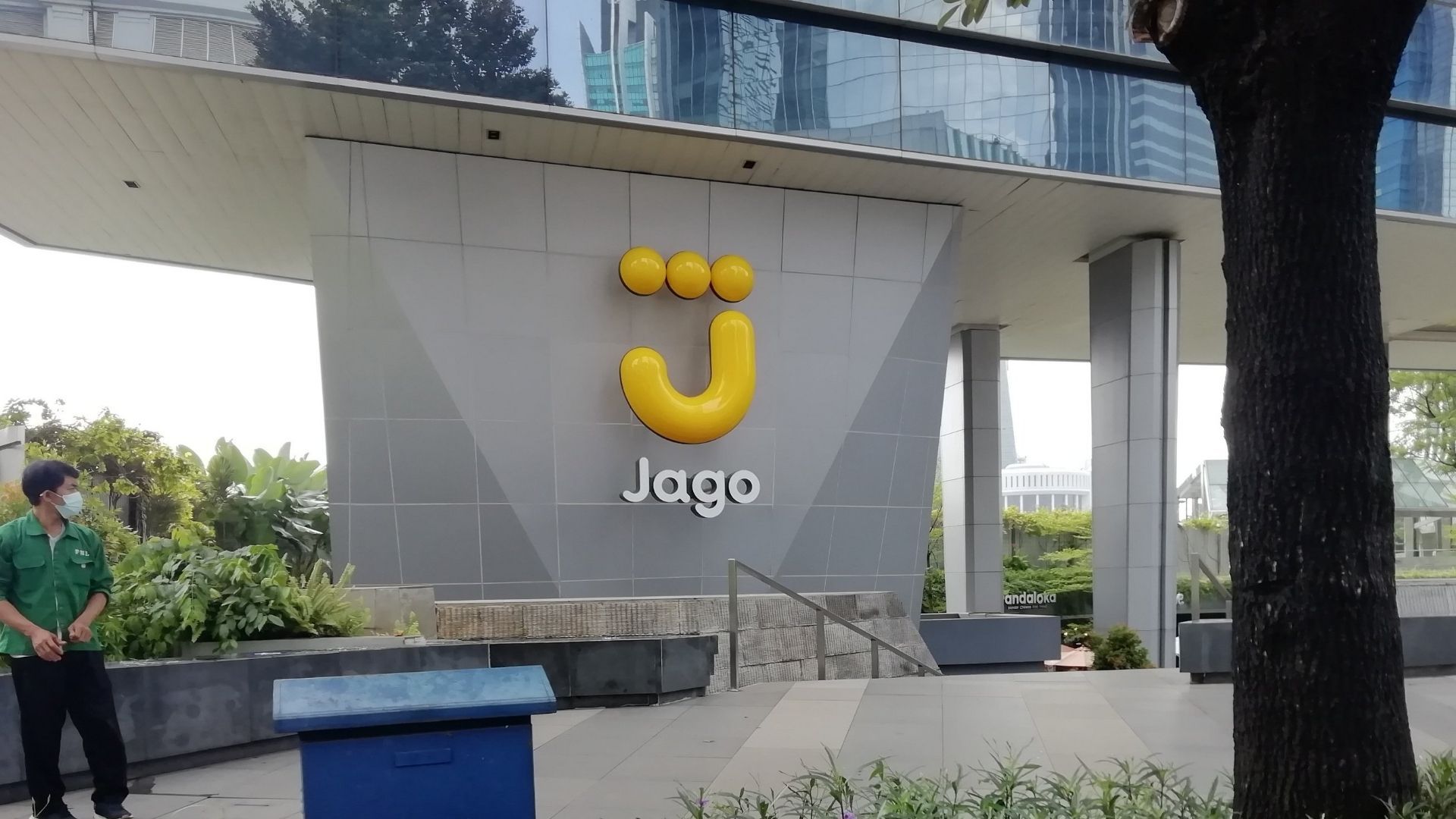 Bank Jago konsisten jaga momentum bisnisnya. Kini huni posisi 5 besar emiten berkapitalisasi terbesar di Bursa Efek Indonesia. 