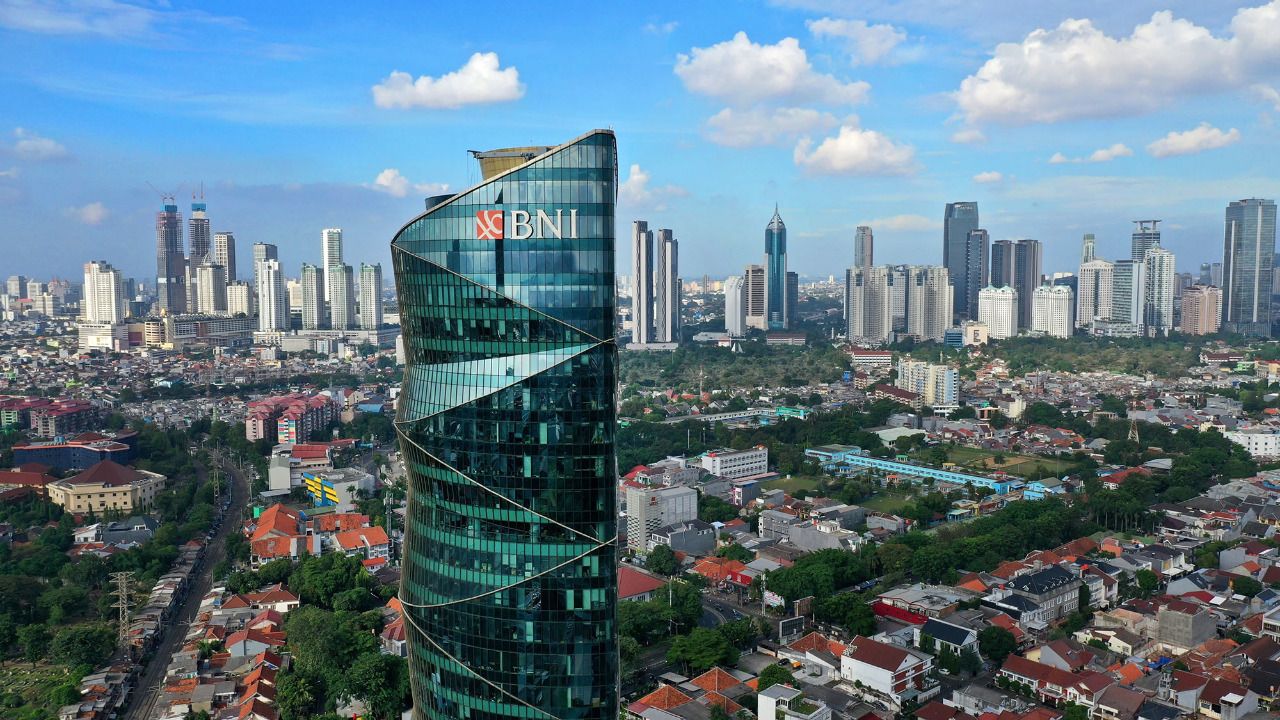 Ekspansi bisnis digital yang dilakukan oleh PT Bank Negara Indonesia Tbk (BBNI) berjalan sukses selama 2021 lalu dengan nilai transaksi nasabah mencapai Rp4.615 triliun. 
