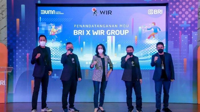 Penandatanganan MoU itu dihadiri oleh Group CEO & Co-Founder WIR Group Michael Budi, Executive Chairman & Co-Founder WIR Group Daniel Surya, dan Direktur Bisnis Konsumer BRI Handayani, bertempat di BRILian Center, Kantor Pusat BRI, Jakarta. 
