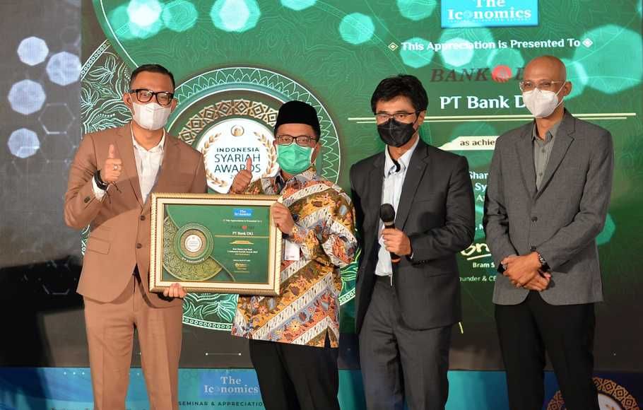 Catatkan pertumbuhan kinerja keuangan yang positif, Unit Usaha Syariah (UUS) Bank DKI menerima penghargaan kategori Best Syariah Unit Business yang diberikan oleh The Iconomics pada 2nd Indonesia Syariah Award 2022. Penghargaan tersebut diterima langsung oleh Direktur Ritel dan Syariah Bank DKI, Babay Parid Wazdi di Jakarta (31/03).