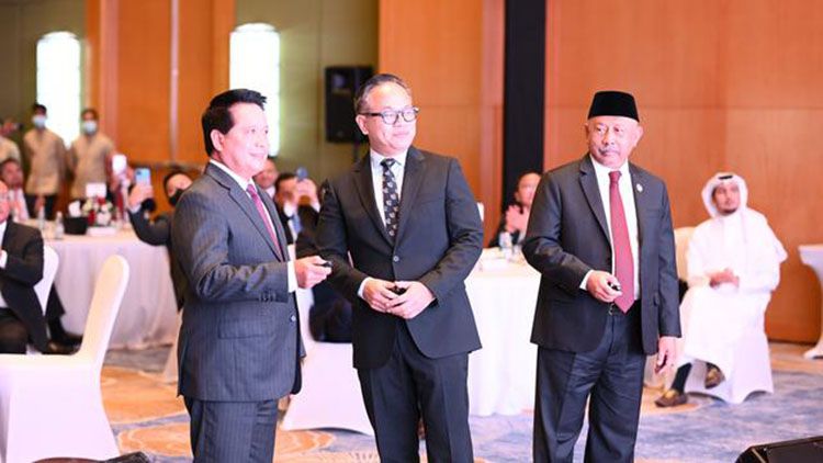Direktur Utama Bank Syariah Indonesia (BSI) Hery Gunardi, Wakil Menteri BUMN II Kartika Wirjoatmodjo, dan Duta Besar RI untuk Persatuan Emirat Arab (PEA), Husin Bagis.