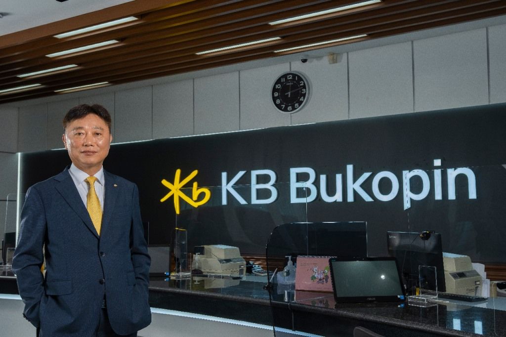 PT Bank KB Bukopin Tbk menggelar Rapat Umum Pemegang Saham Tahunan (RUPST) Tahun Buku 2021 dan menetapkan Woo-Yeul Lee menjadi direktur utama baru.