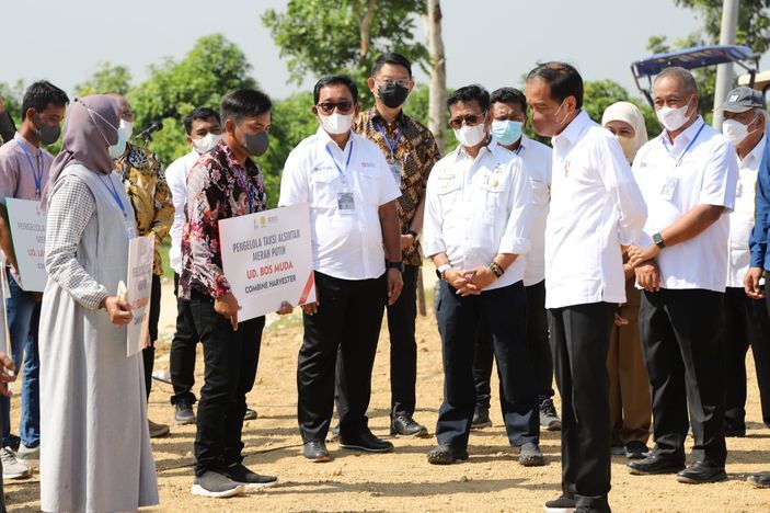 Kementerian Pertanian (Kementan) bersama PT Bank Negara Indonesia (Persero) Tbk. atau BNI (BBNI) meluncurkan program Taksi Alat dan Mesin Pertanian (Alsintan).