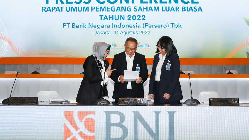 PT Bank Negara Indonesia (Persero) Tbk (BNI) hari ini, Rabu (31/8) menggelar Rapat Umum Pemegang Saham Luar Biasa (RUPSLB) di mana pemegang saham pengendali yakni Kementerian BUMN merombak susunan pengurus bank berkode emiten BBNI beserta nomenklatur.