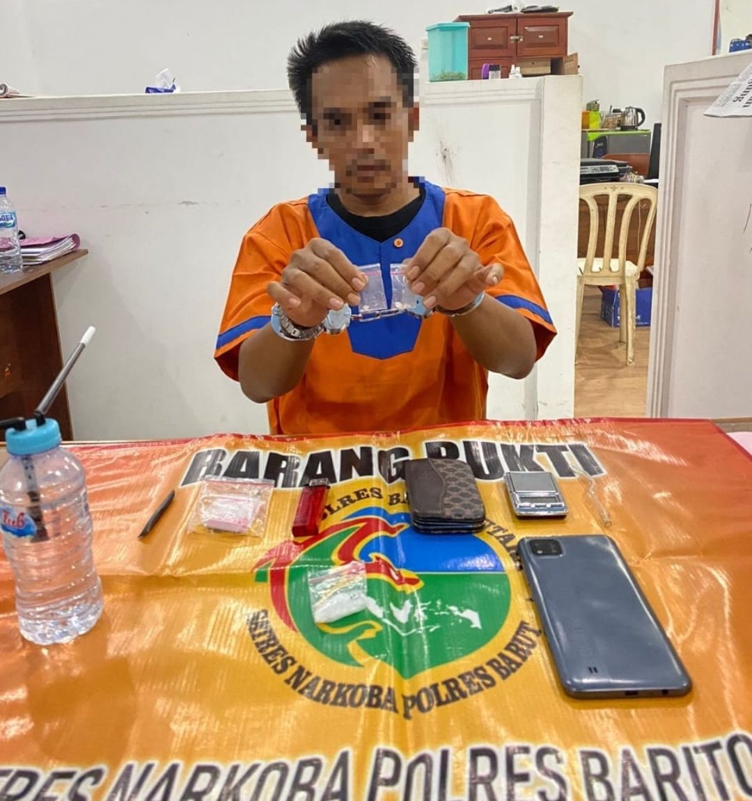 Pelaku dan barang bukti yang diamankan Satresnarkoba Polres Barito Utara (Foto : Humas Polres)