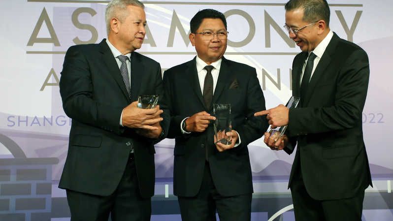 Bank Mandiri dinobatkan sebagai bank terbaik di Indonesia atau "The Best Domestic Bank in Indonesia" pada ajang "Asiamoney Best Bank Award 2022" yang berlangsung di Singapura. 