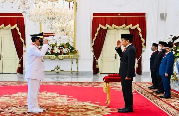 Presiden Joko Widodo resmi melantik pasangan Gubernur dan Wakil Gubernur Daerah Istimewa Yogyakarta (DIY) terpilih masa jabatan tahun 2022 - 2027 di Istana Negara, Jakarta.