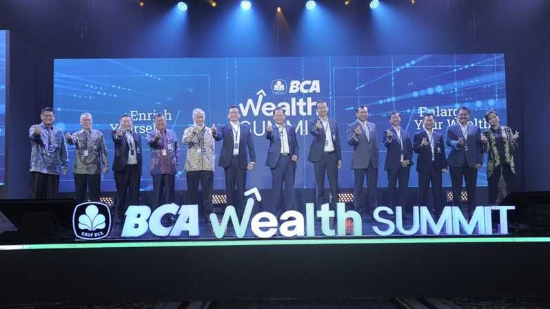 Penyelenggaraan BCA Wealth Summit disebut-sebut sebagai bukti komitmen PT Bank Central Asia Tbk (BCA) dalam meningkatkan edukasi nasabah dalam pengelolaan keuangan dan memperkenalkan ragam serta karakteristik produk investasi dan proteksi yang dimiliki perseroan.