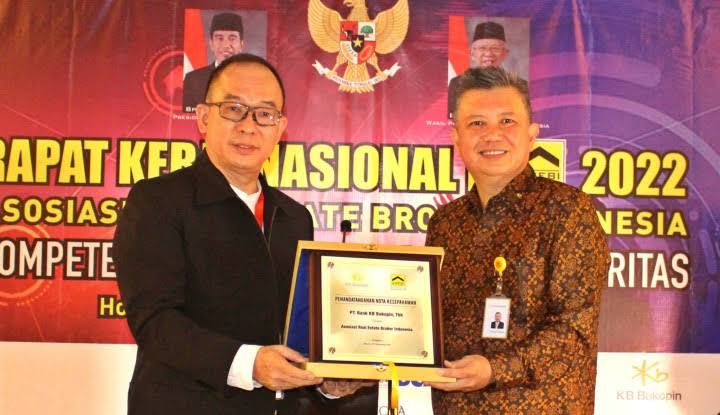 PT Bank KB Bukopin, Tbk menjalin kerja sama dengan Asosiasi Real Estate Broker Indonesia (AREBI) untuk pemasaran dan pembiayaan Kredit Pemilikan Rumah (KPR) baik perumahan, tanah, komersial area, dan seluruh produk properti lainnya.