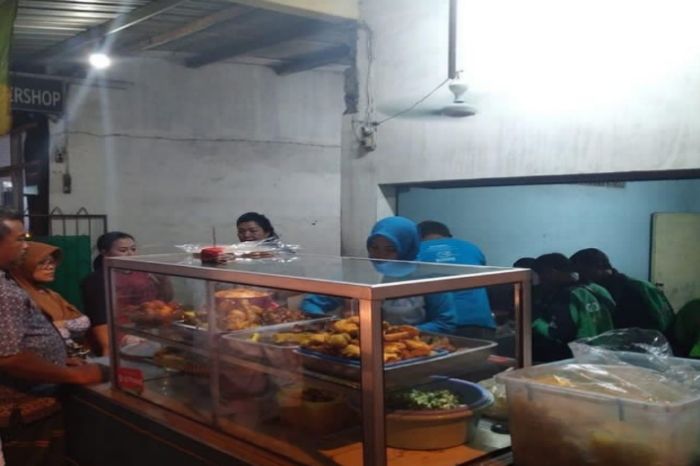 warung makan paling ramai pembeli di Sidoarjo dengan rasa enak dan harga murah meriah (Instagram @peceldalu)