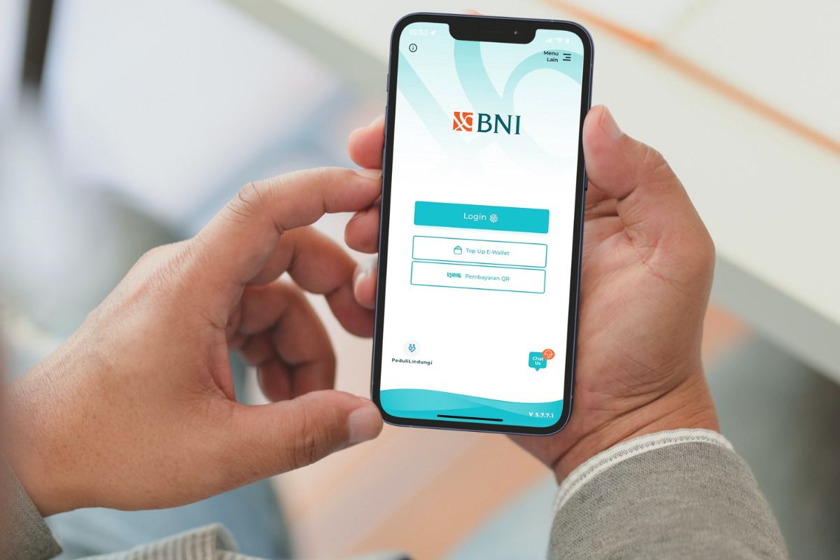 Meski sebagian besar transaksi di Bank BNI sudah digital, namun kenyataannya sebagian nasabah masih ingin melakukan transaksi tatap muka dengan mendatangi kantor cabang.