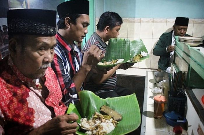 Mbok Semah, Wah Pantesan Ramai Pembeli! Enak Unik 6 Wisata Kuliner Jombang 2023 (Instagram.com @ragamjombang)