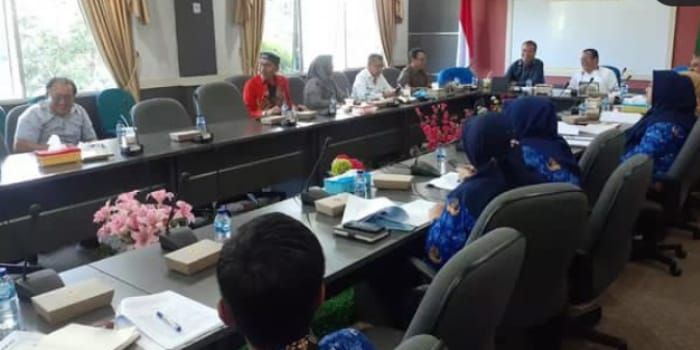 Rapat di DPRD Batam. Mentereng, 16 Perantau Sumatera Utara Sukses jadi Anggota DPRD Batam 2019-2024, Dua Orang Adik-kakak (instagram @dprd.kotabatam)