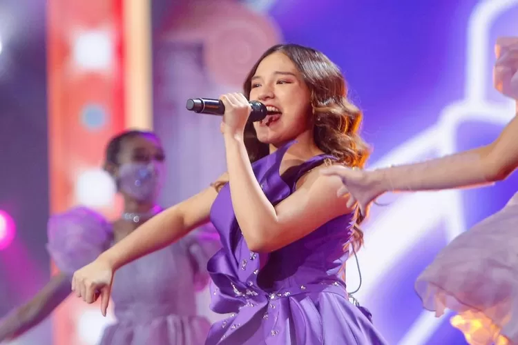 Maysha Jhuan menyanyikan lagu Mendung Tanpo Udan dari Ndarboy Genk di Gala Live Show 9 X Factor Indonesia (instagram xfactoridofficial)