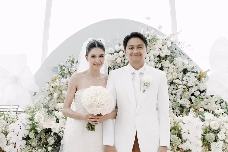 Potret Pernikahan Mikha Tambayong dan Deva Mahenra ( Instagram / @miktambayong)