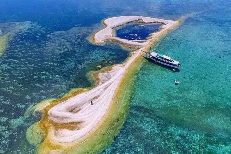 Pulau Sembilan di Labuan Bajo menjadi salah satu fakta unik tentang Labuan Bajo. (Instagram @lingkarntt)