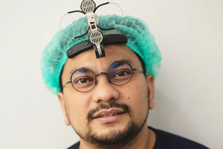 Klinik kecantikan milik dokter Tompi didemo massa karena perekrutan pekerja tidak melibatkan warga dan warga protes juga soal irigasi (Instagram@dr_tompi)