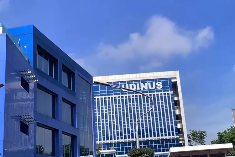 kampus swasta terbaik di Semarang (IG @udinus_official)