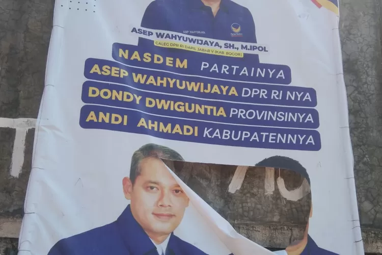 OTK merusak gambar kepala Andi Ahmadi bacaleg Daerah Pemilihan 5 (Dapil 5) Kabupaten Bogor.