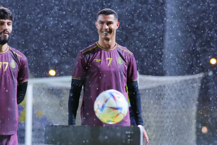 Ronaldo sujud syukur usai cetak gol bagi Al Nassr (Twitter.com/@cristiano)