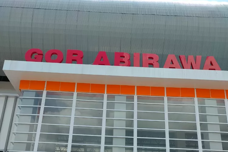 Bupati Batang Wihaji bersama Wakil Bupati Suyono, Ketua DPRD Maulana Yusup dan Forkopimda resmioan GOR Indoor Abirawa.&nbsp;  Foto: Muslihun kontributor Batang.