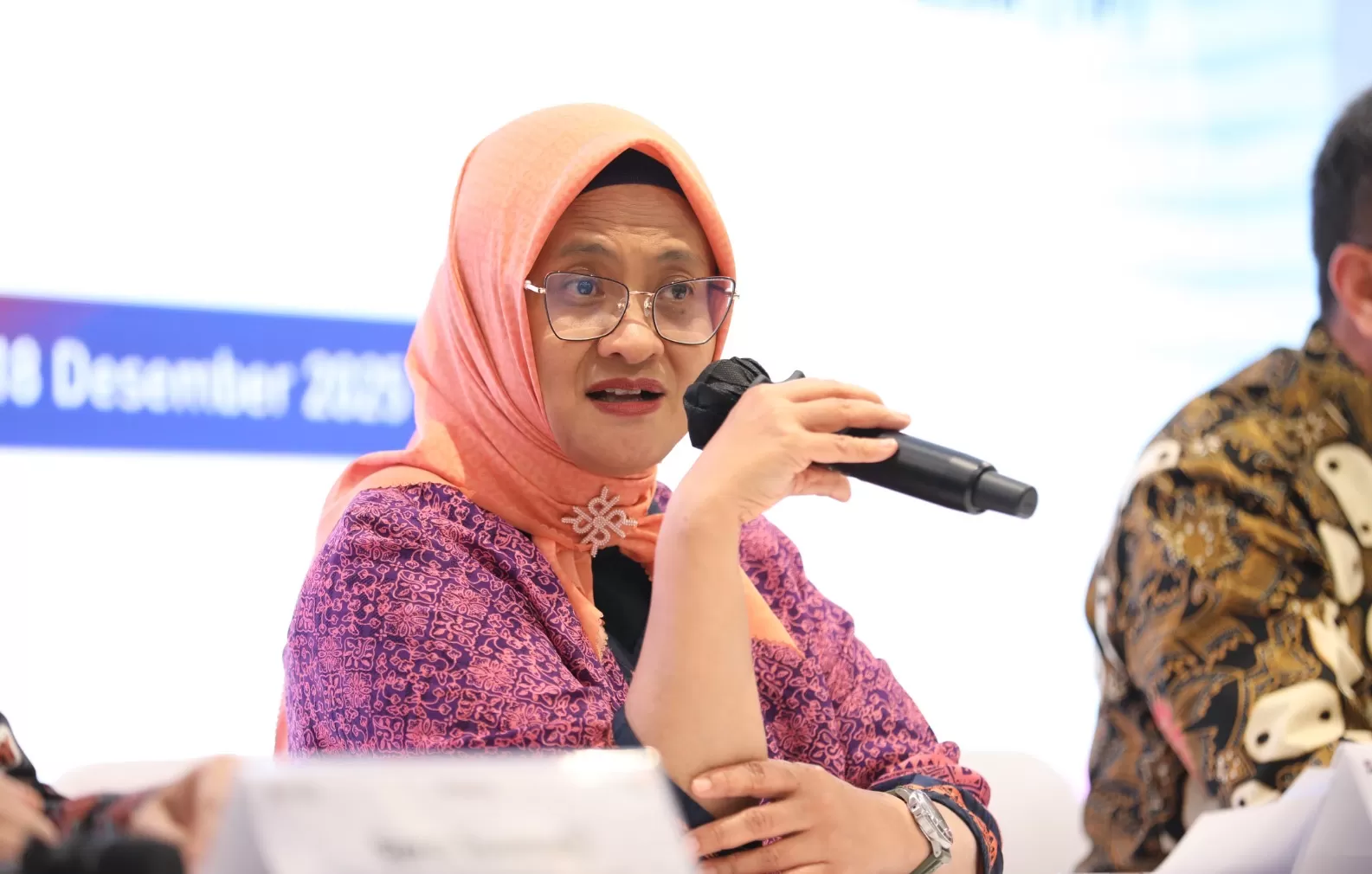 Direktur Utama Telkom Dian Siswarini saat sesi Press Conference pada acara penandatanganan akta pemisahan  (deed of spin-off) InfraNexia di Jakarta, pada Kamis (18/12). 