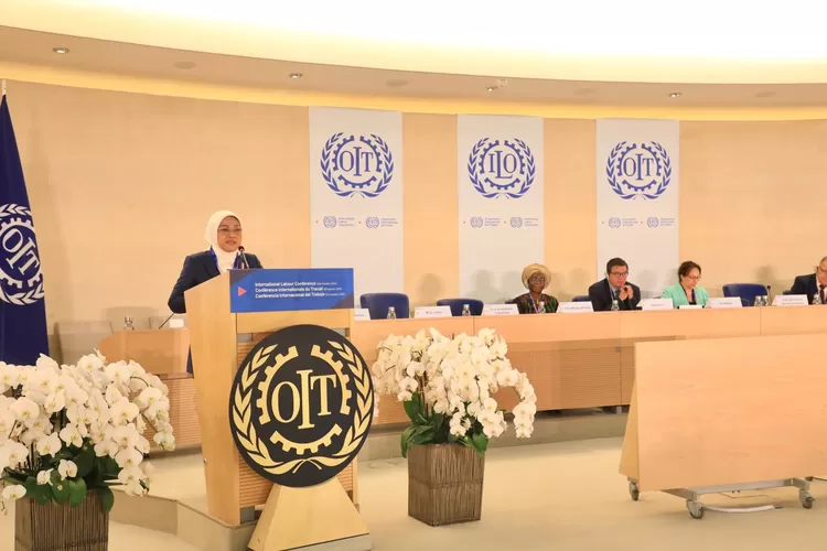 Pertemuan ILO, Menaker RI Ida Fauziyah berpidato.  Ungkap 4 Kemajuan Ketenagakerjaan Indonesia. (Dok/Kemnaker.go.id)ILO catat "penurunan mencolok" dalam upah riil di seluruh dunia (Dok/Kemnaker.go.id)