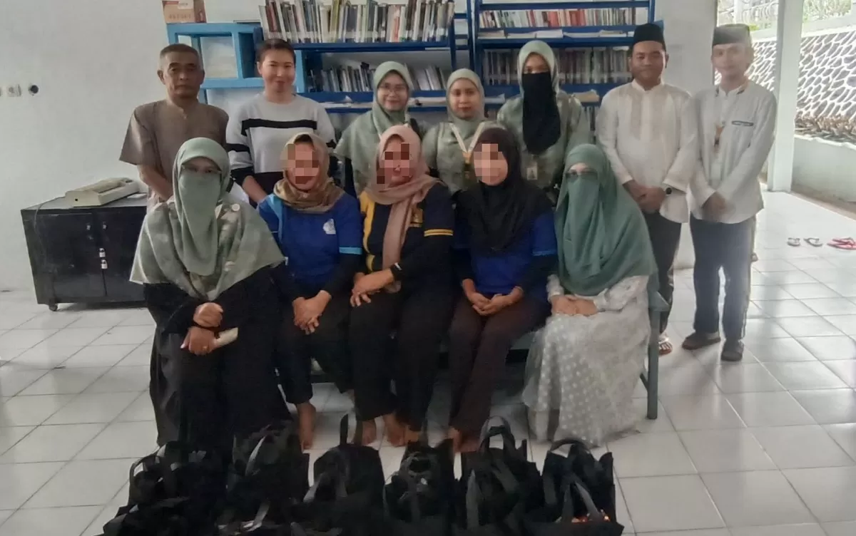 Petugas dan Warga Binaan Lapas Muara Teweh Bersama Pihak Yayasan Rumah Cerdas Al-Falah