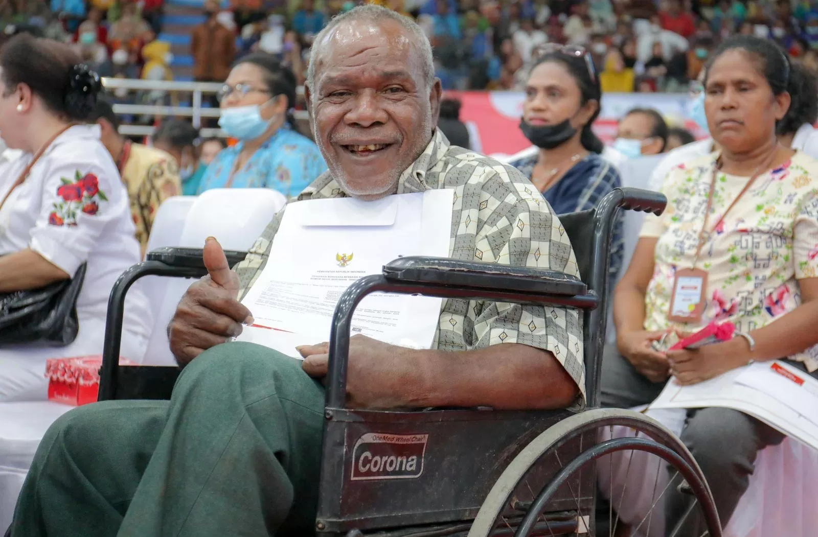 Masyarakat pelaku UMKM yang menerima percepatan penerbitan Nomor Induk Berusaha (NIB) Kementerian UMKM.