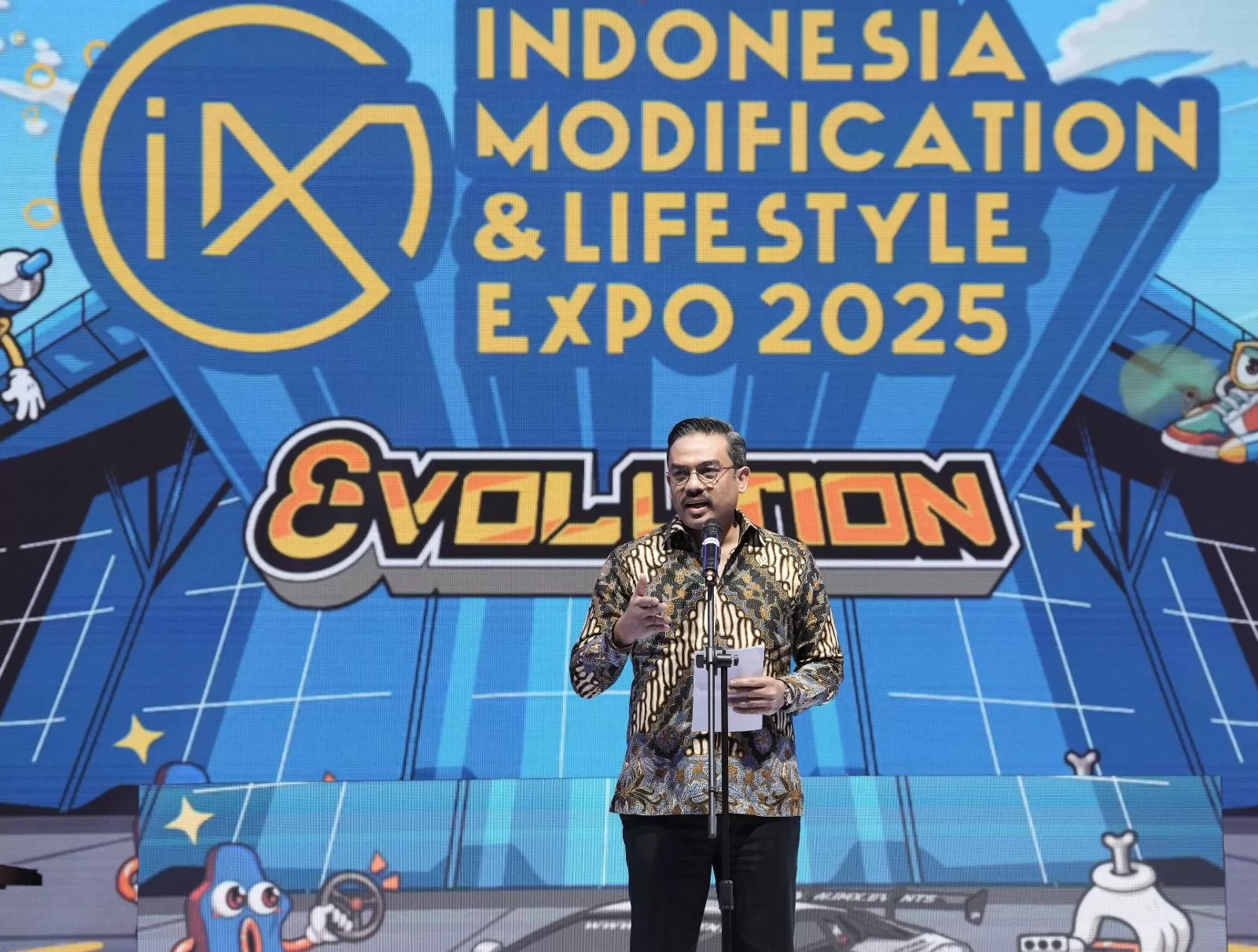 Menteri UMKM Maman Abdurrahman dalam ajang Indonesia Modification & Lifestyle eXpo (IMX) 2025 di Kabupaten Tangerang pada Jumat, 10 Oktober 2025.