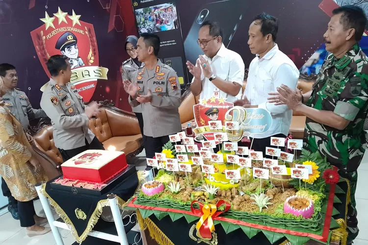 Polrestabes Semarang merayakan ulang tahun Aplikasi Libas ke-2. (Ayosemarang.com/ Audrian Firhannusa)