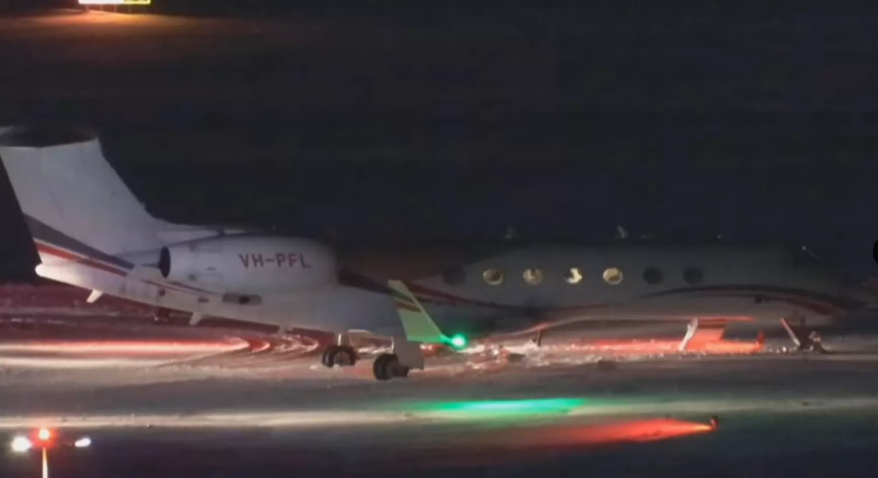 Pesawat jet pribadi yang mengangkut enam WNI mengalami kecelakaan di Bandara New Chitose, Sapporo, Hokkaido, Jepang. 