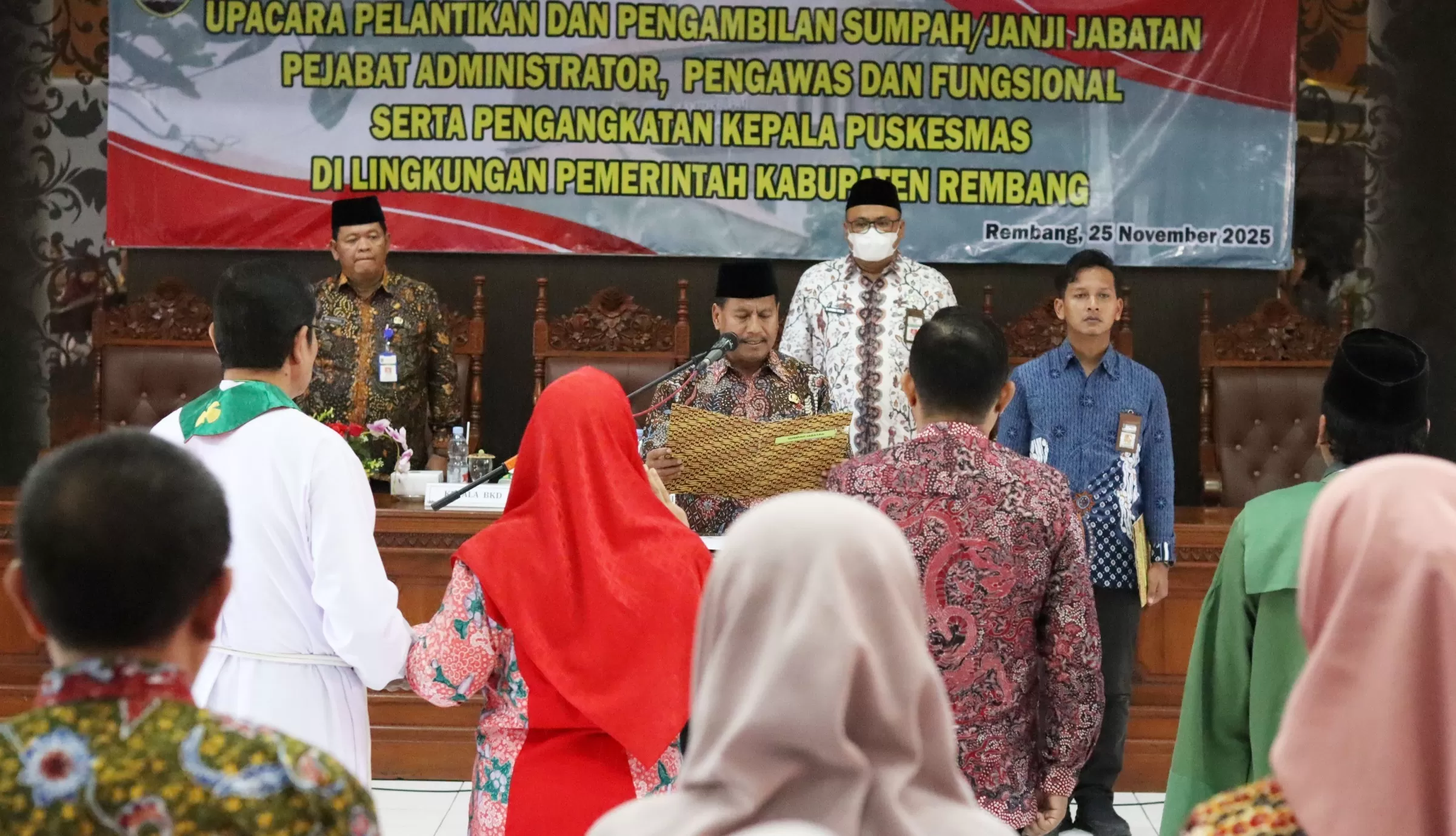 Bupati Harno lantik 22 pejabat baru di Pemkab Rembang (25/11/2025). Fokus utama: birokrasi responsif dan penguatan Kepala Puskesmas!