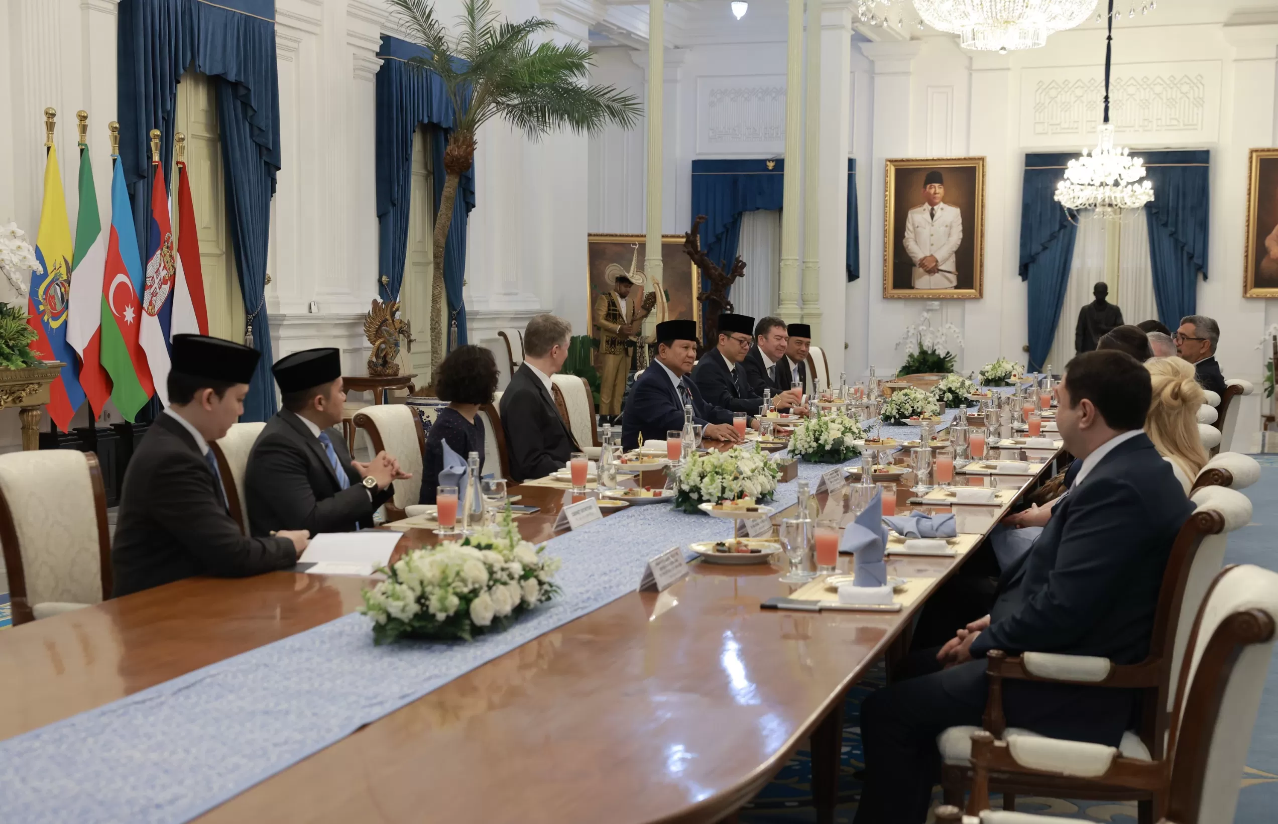 Presiden Prabowo Subianto menerima surat-surat kepercayaan dari delapan Duta Besar Luar Biasa dan Berkuasa Penuh (LBBP) negara sahabat.