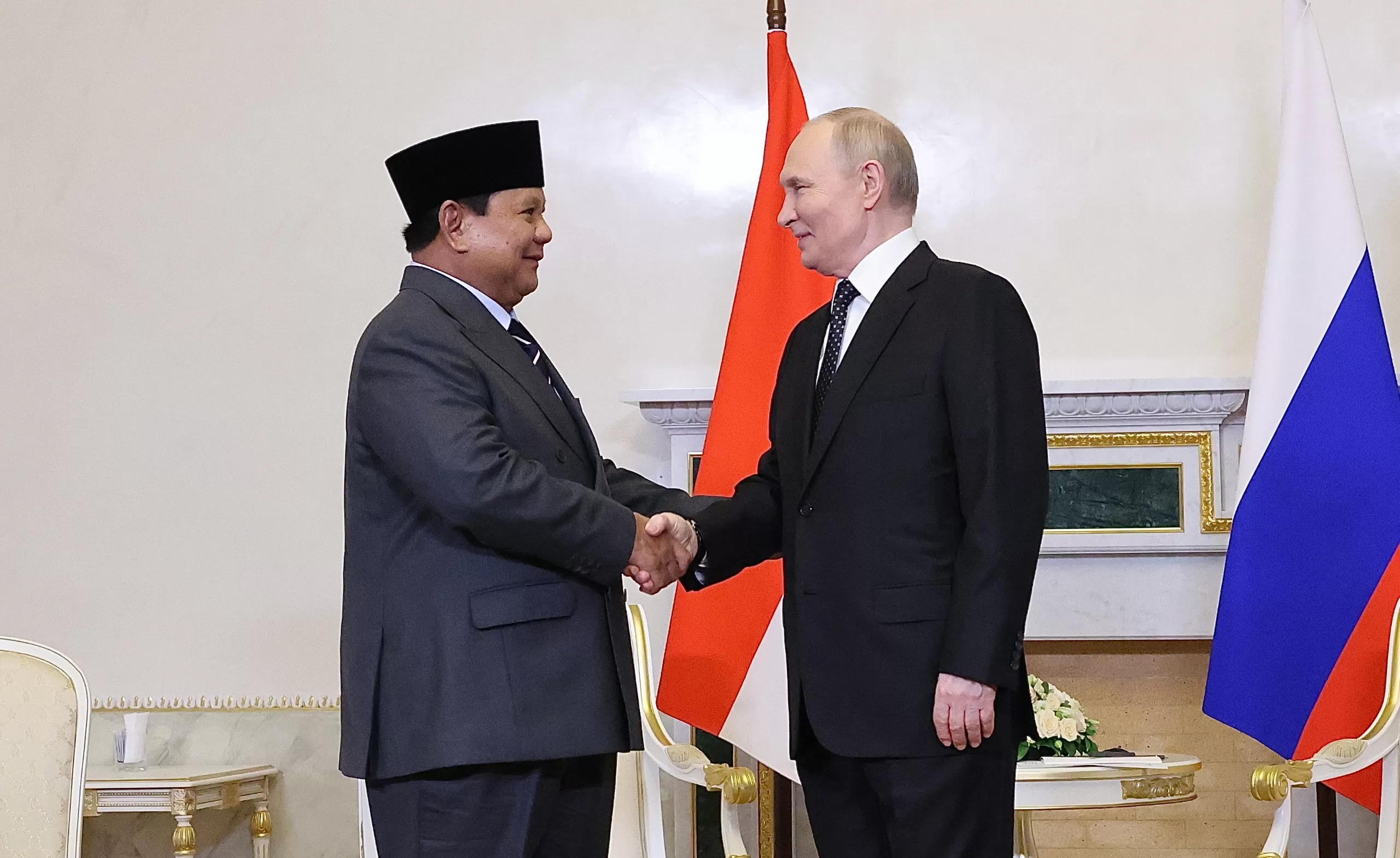 Presiden Prabowo Subianto bertemu dengan Presiden Rusia Vladimir Putin untuk membahas penguatan hubungan kerjasama kedua negara.