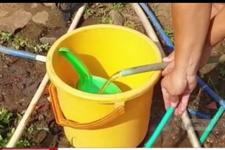Kekeringan melanda Indonesia, di Banjar Jawa Barat warga dijatah air bersih (Youtube TV One)