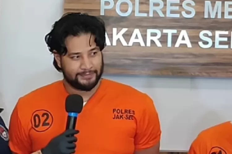 Ammar Zoni berterus terang di hadapan awak media. (&nbsp;Instagram/@lambe_turah)