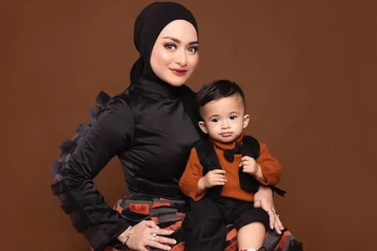 Nathalie H&ouml;lscher ungkap kekecewaannya dengan reaksi Sule terhadap anaknya yang sakit (Instagram.com/@nathalieholscher)