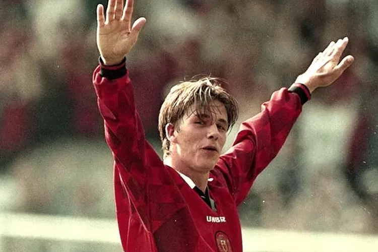 David Beckham pernah main di Manchester United (Foto: Gorajuara/ Twitter/ @premierleague)