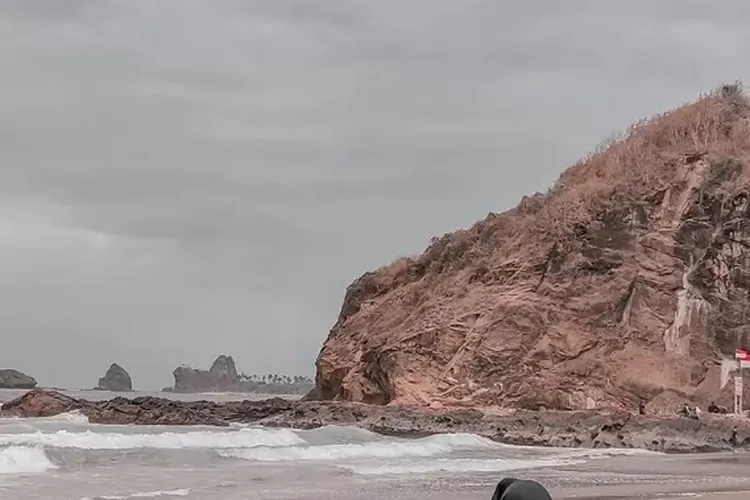 Misteri Di Balik Pantai Watu Ulo Jember Konon Terbentuk Akibat Ular Raksasa Koran Memo 