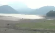 Kekeringan melanda tanah air, waduk Jatiluhur turut mengering sampai terlihat bagian dasar waduk