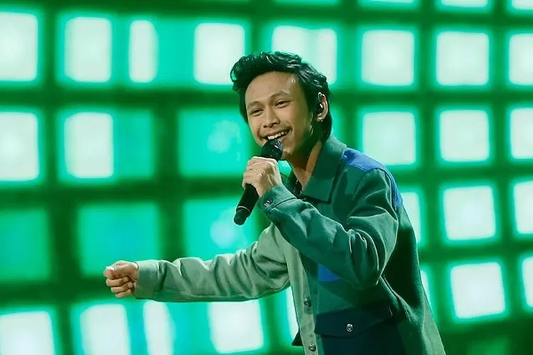 Danar Widianto menyanyikan lagu Sugeng Dalu dari Denny Caknan di Gala Live Show 9 X Factor Indonesia (instagram xfactoridofficial)