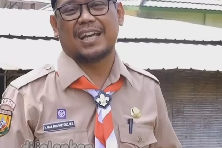 Wakil Walikota Depok, Imam Budi Hartono saat meninjau Jembatan Tirtajaya di Kampung Serab, Kelurahan Tirtajaya, Sukmajaya, Kota Depok. (INSTAGRAM IMAM BUDI HARTONO)